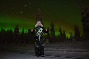 Igor guía español con aurora boreal en Rovaniemi Finlandia